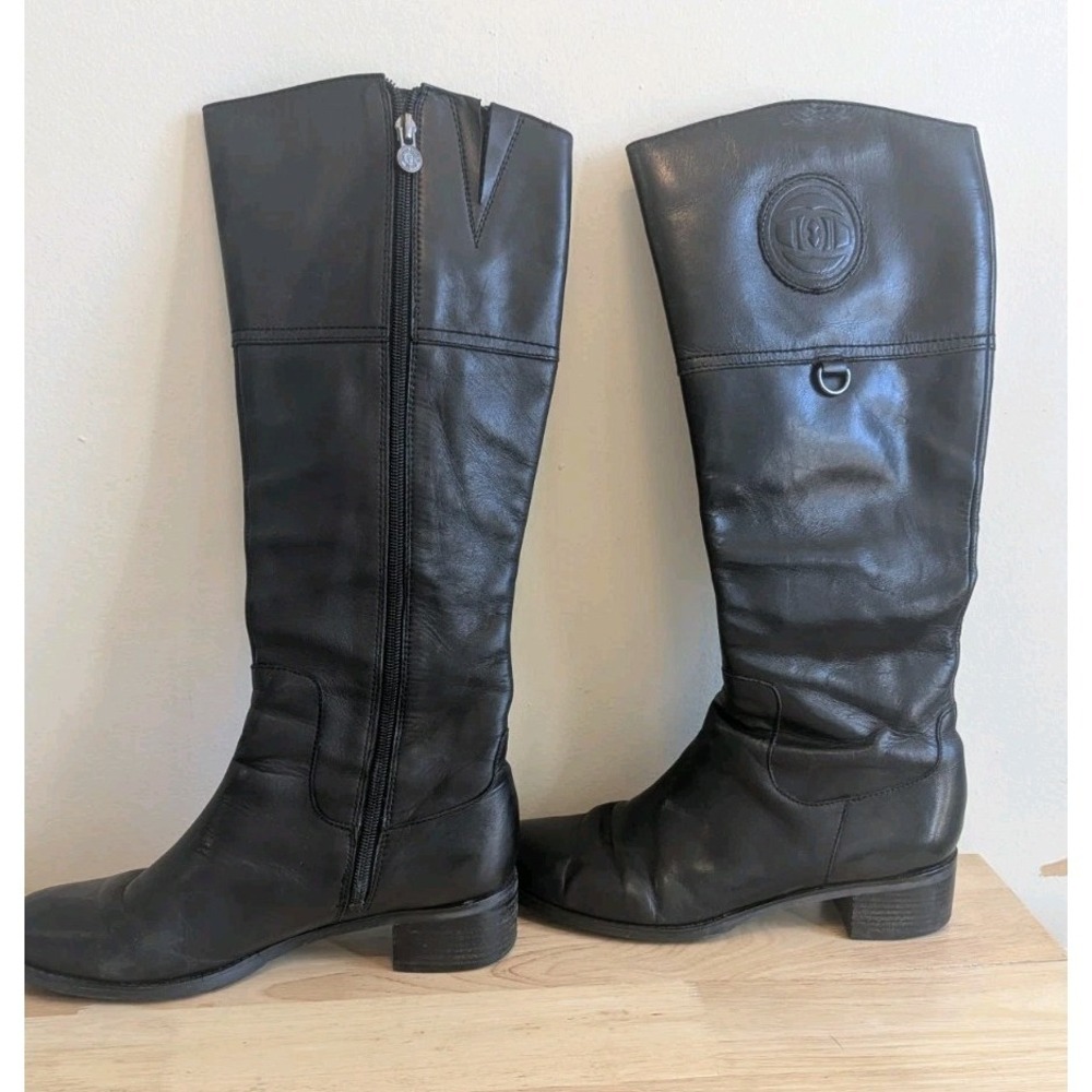 Etienne Aigner Leather Riding Boots 8M Embossed Crest Logo Knee High Equestrian